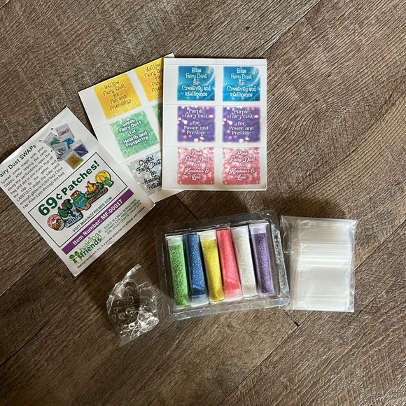 Girl Scout SWAP kits - fairy dust and unopened Irish leprechaun & shamrock pins - Picture 4 of 7